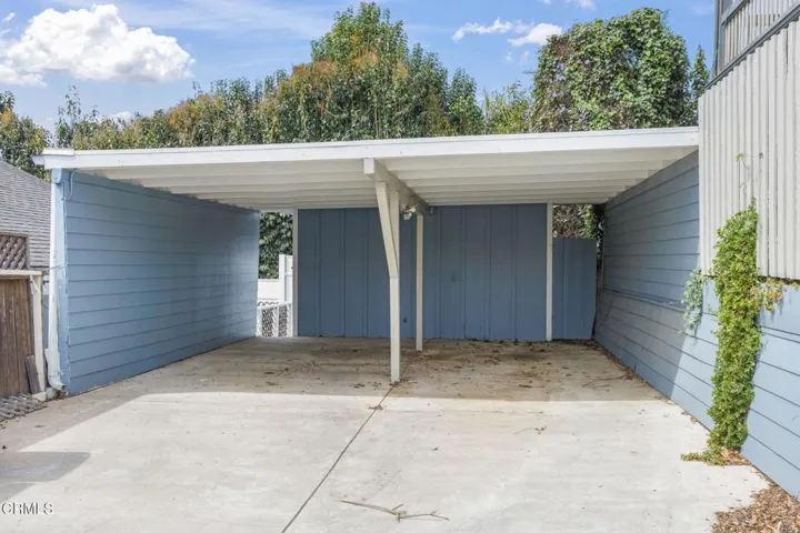 6-web-or-mls-UpmarketMedia_793Poli-11