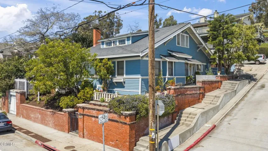 1-web-or-mls-UpmarketMedia_793P_AER-61a