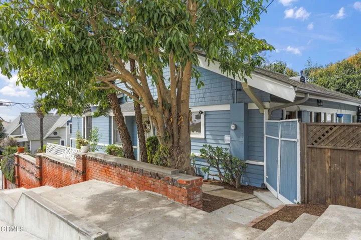 7-web-or-mls-UpmarketMedia_793Poli-14