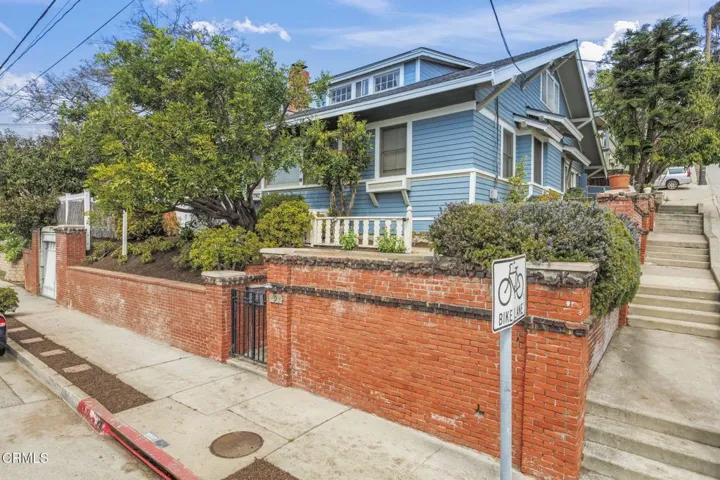 3-web-or-mls-UpmarketMedia_793Poli-2