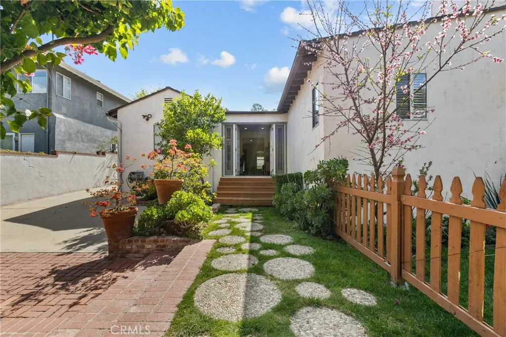 4009 Beverly Glen Boulevard, Sherman Oaks, California 91423 home-pic-18