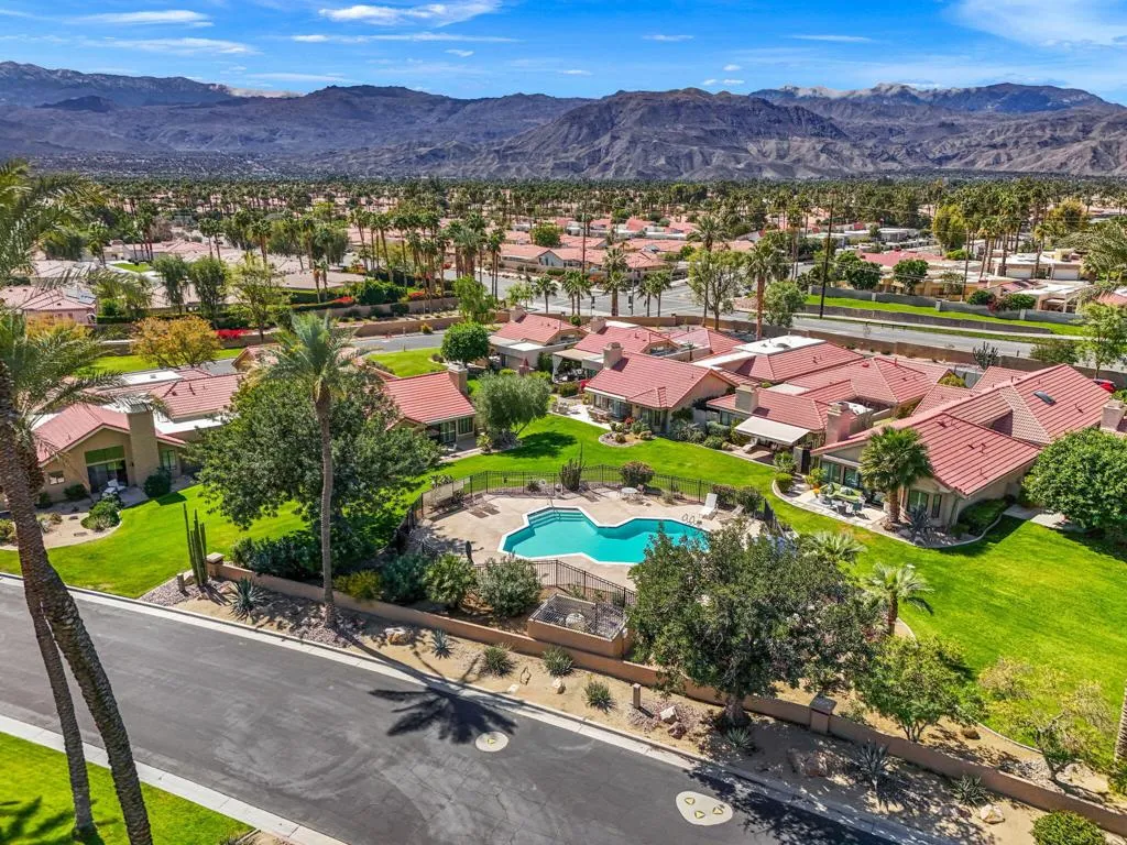 12 Galicia Court, Palm Desert, California 92260 home-pic-26