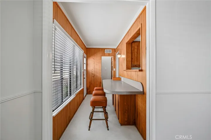 Kitchen, breakfast bar