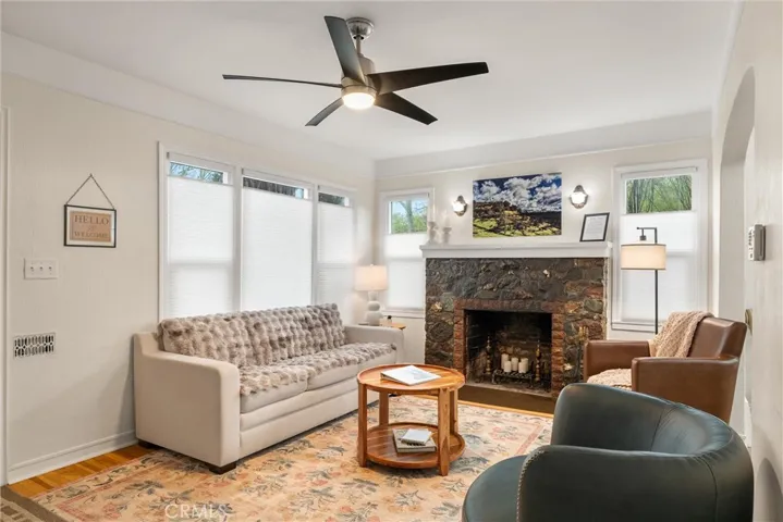 Living room with original fireplace(nonfunctional)