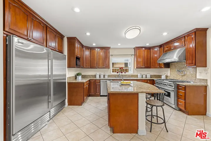 1220 N Sanborn Avenue, Los Angeles, California 90029