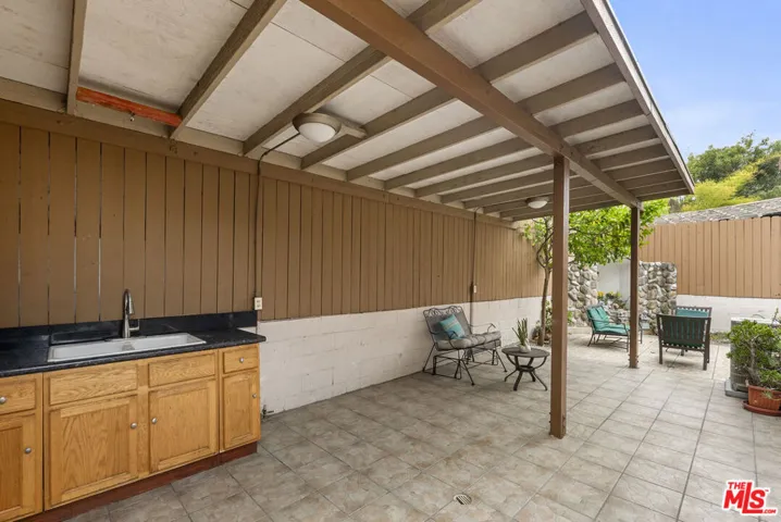 1220 N Sanborn Avenue, Los Angeles, California 90029