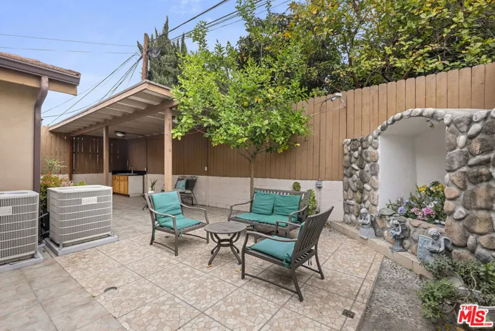 1220 N Sanborn Avenue, Los Angeles, California 90029