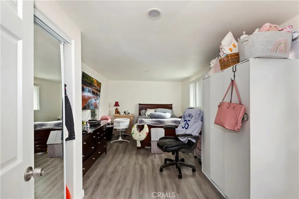 211 E Lurelane Street, Rialto, California 92376 home-pic-22