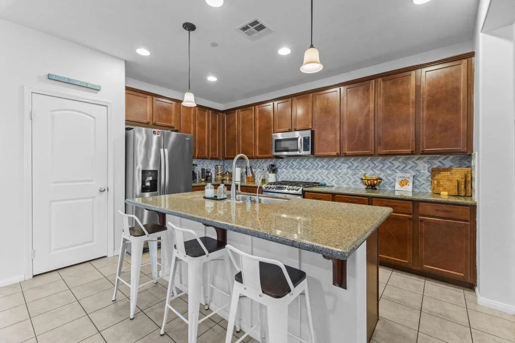 36238 Trail Creek Circle, Wildomar, California 92595 home-pic-1