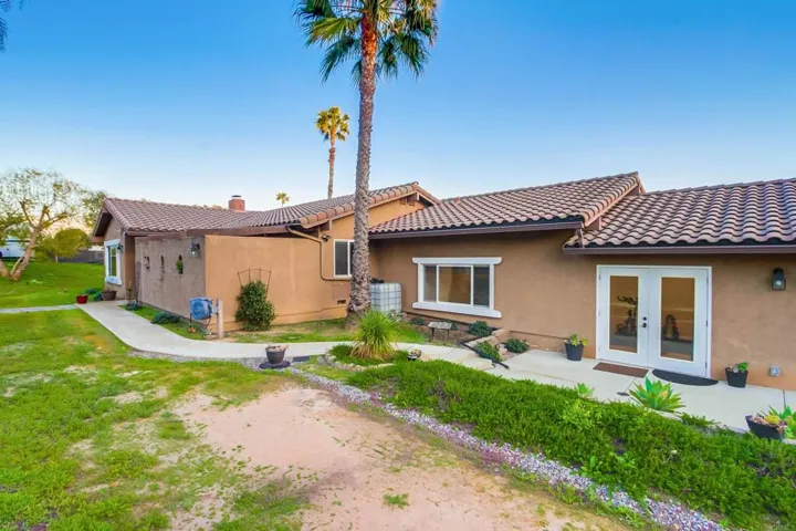 1321 Friends Way, Fallbrook, California 92028