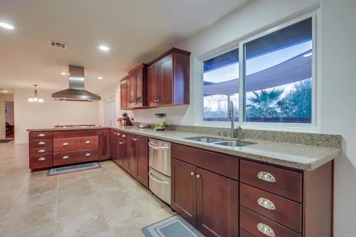 1321 Friends Way, Fallbrook, California 92028