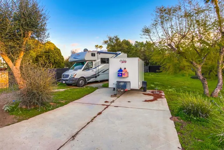 1321 Friends Way, Fallbrook, California 92028
