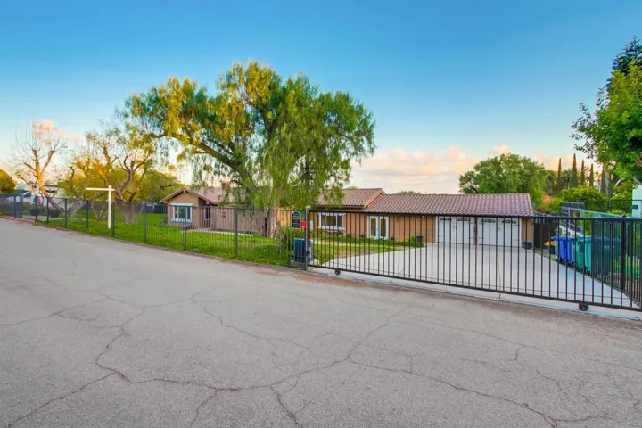 1321 Friends Way, Fallbrook, California 92028