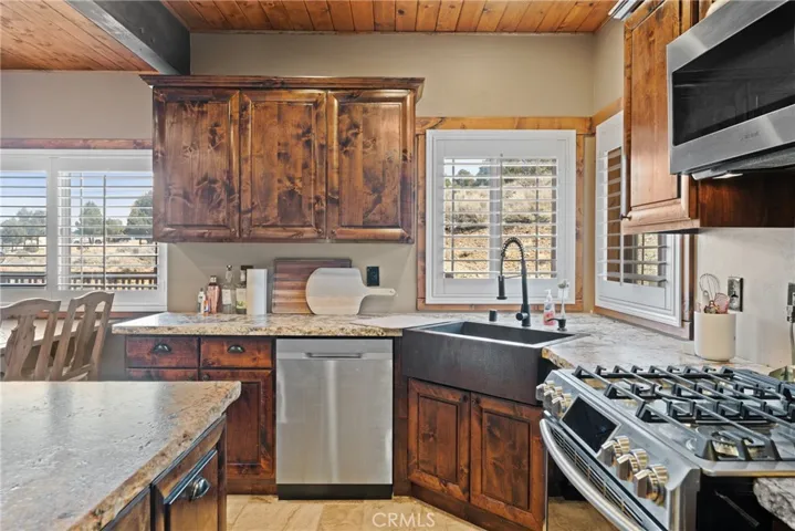 1985 Golden Rod Avenue, Big Bear City, California 92314