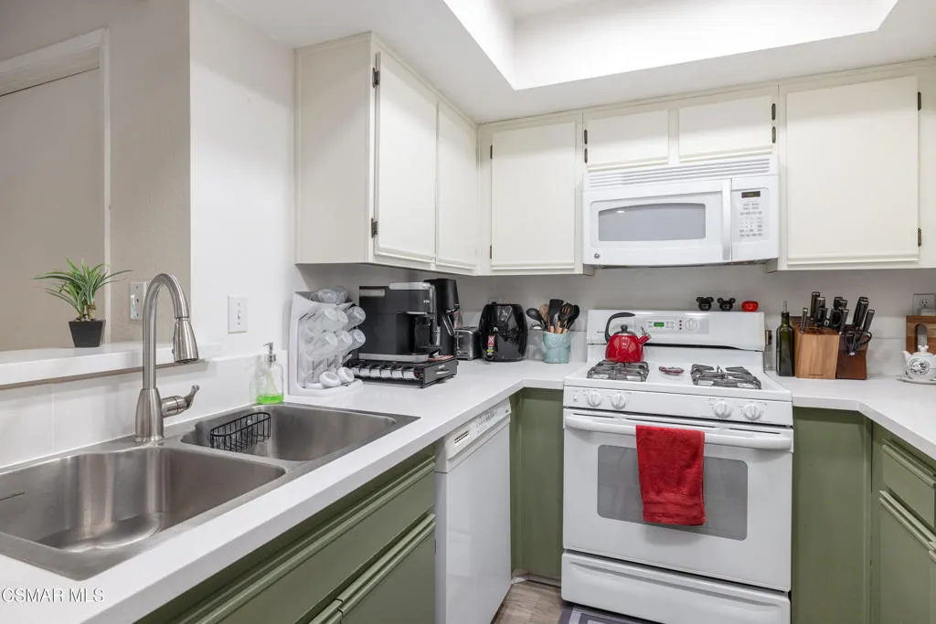 1195 Fitzgerald Road G, Simi Valley, California 93065 home-pic-12