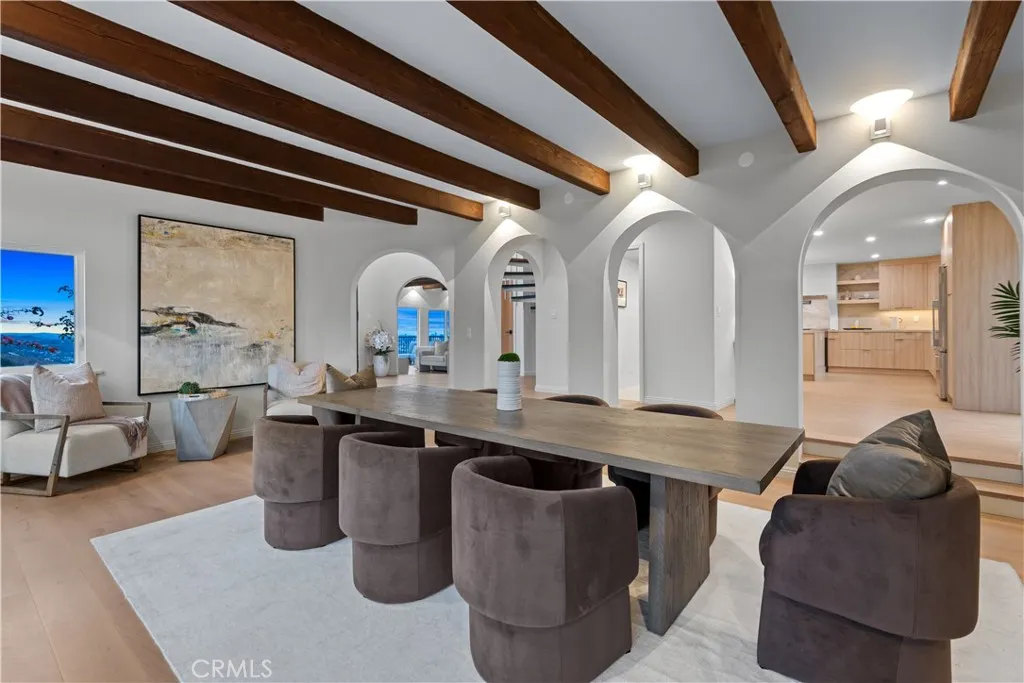 8300 Grand View Drive, Los Angeles, California 90046 home-pic-16