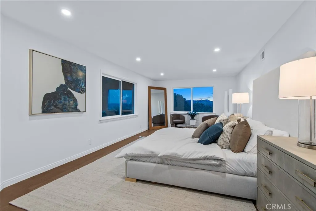 8300 Grand View Drive, Los Angeles, California 90046 home-pic-48