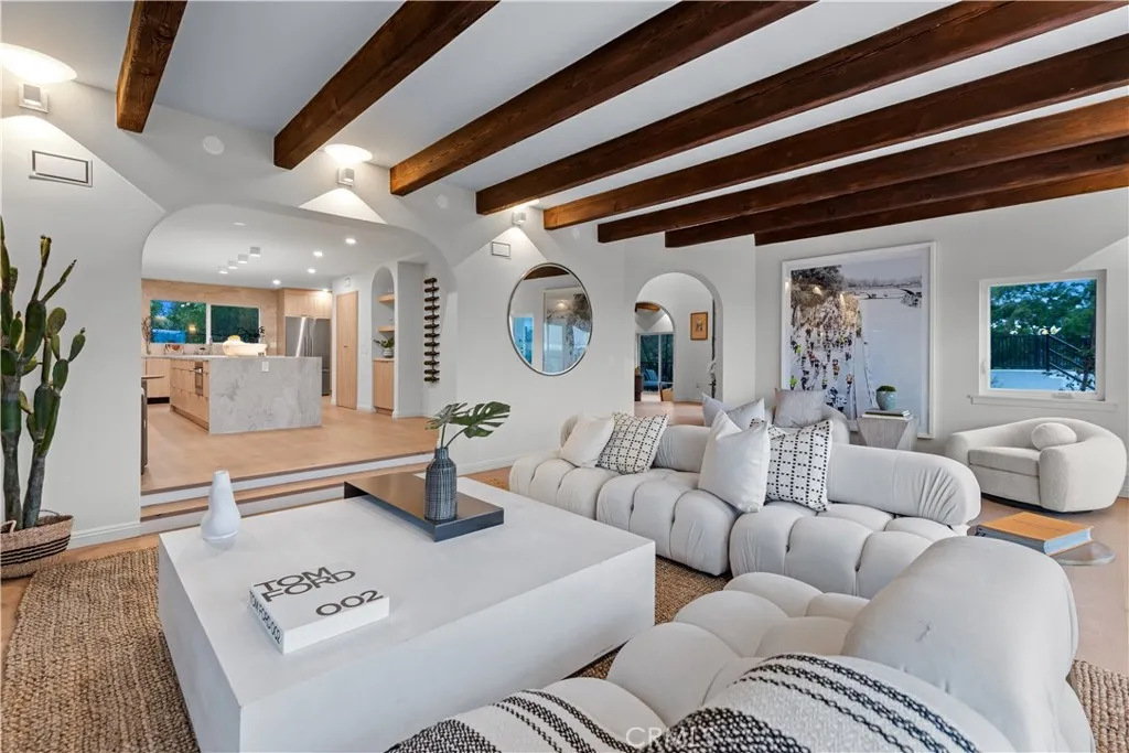 8300 Grand View Drive, Los Angeles, California 90046 home-pic-10