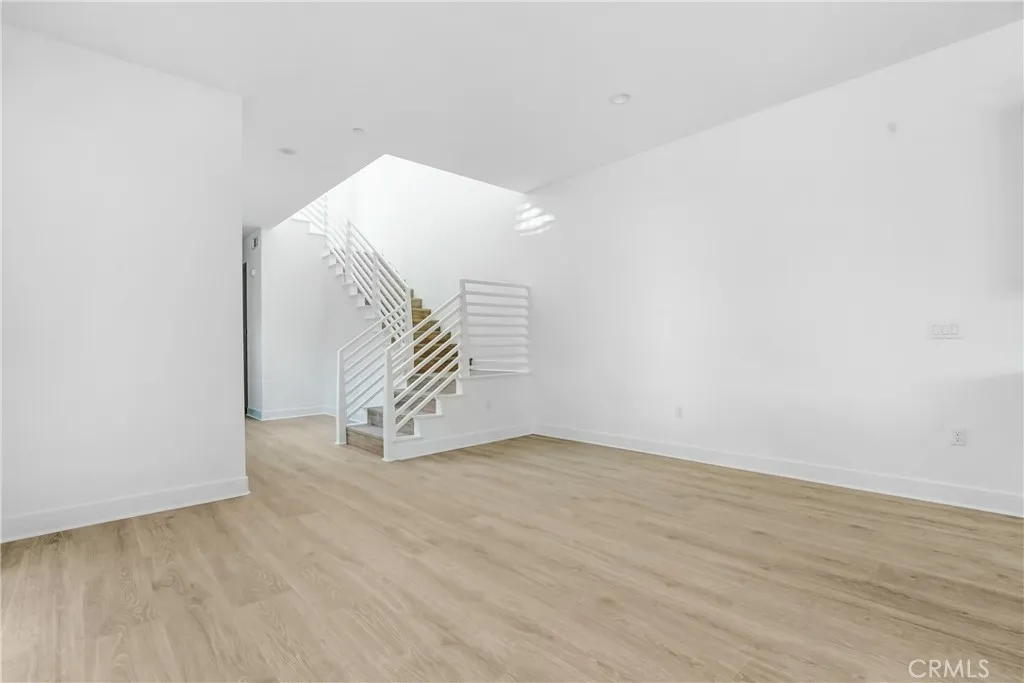 27346 Creekwood Lane, Valencia, California 91381 home-pic-5