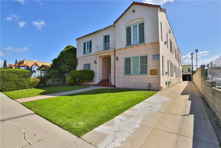 3044 Edgehill Drive, Los Angeles, California 90018