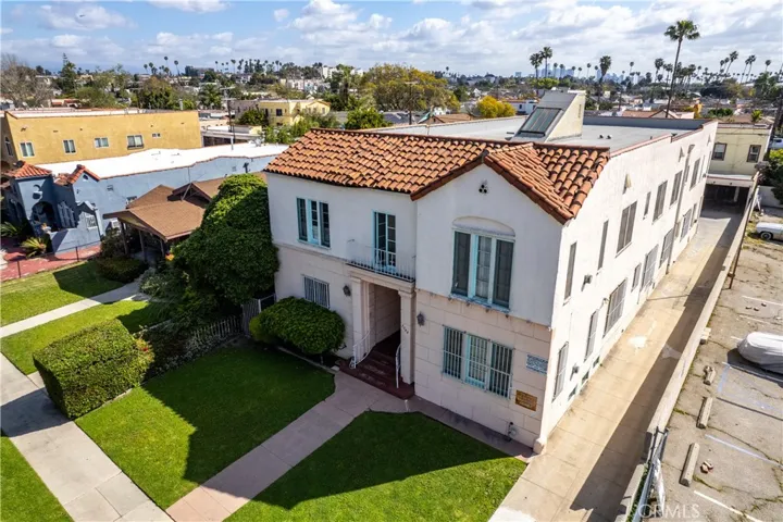 3044 Edgehill Drive, Los Angeles, California 90018