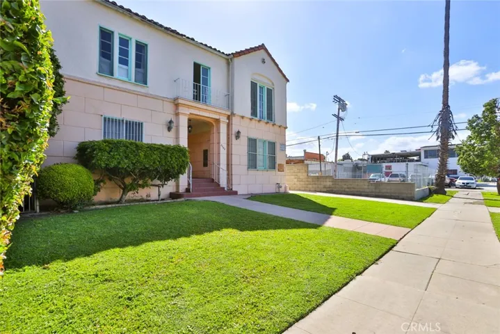 3044 Edgehill Drive, Los Angeles, California 90018