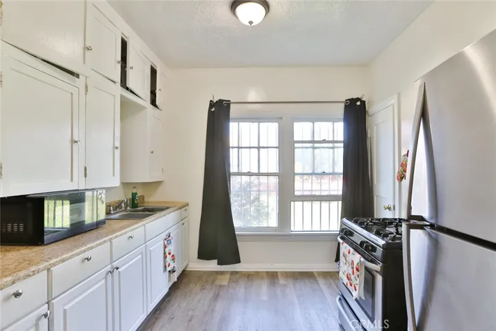 3044 Edgehill Drive, Los Angeles, California 90018