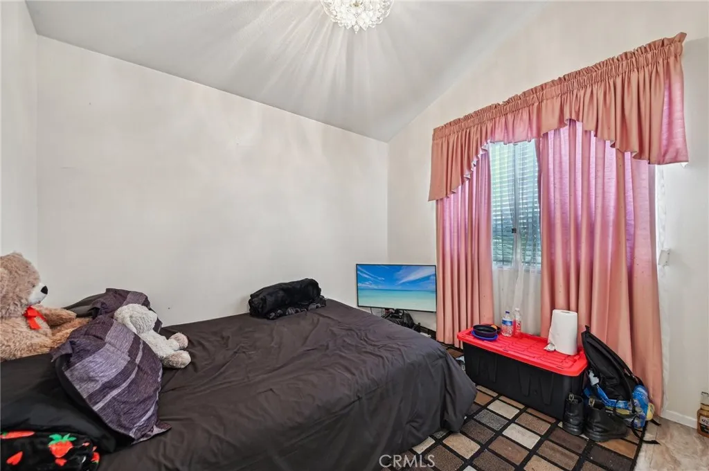 220 S Linhaven Circle, Anaheim, California 92804 home-pic-34