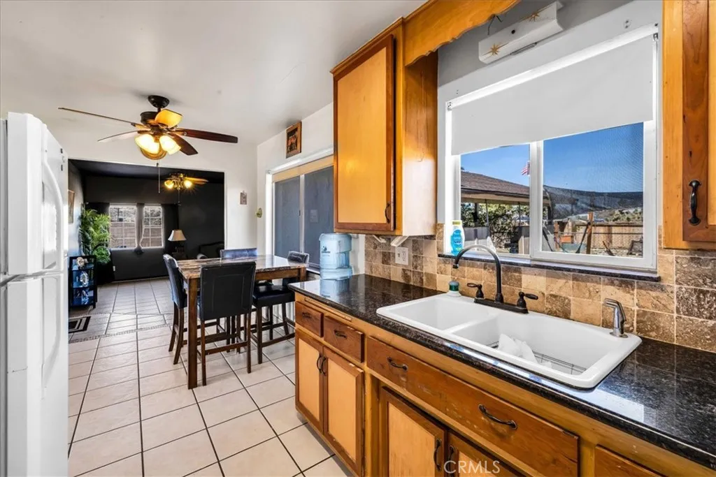 7341 Joshua View Drive, Yucca Valley, California 92284 home-pic-10