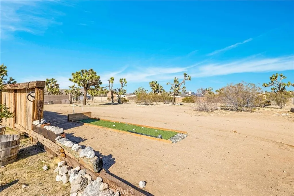 7341 Joshua View Drive, Yucca Valley, California 92284 home-pic-30