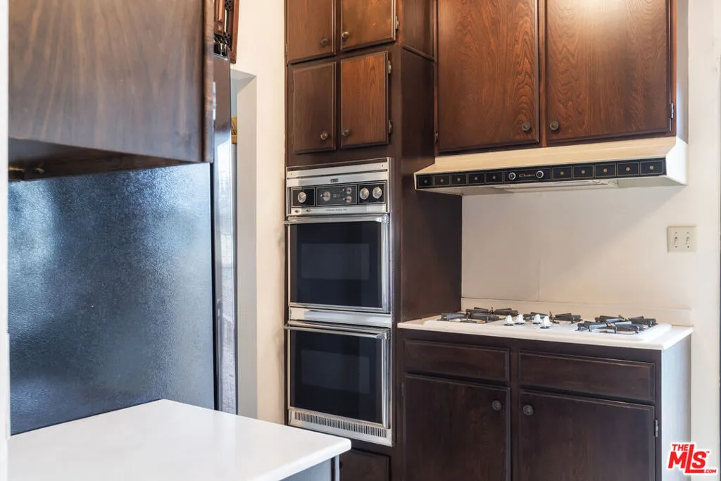 1966 N Van Ness Avenue, Los Angeles, California 90068 home-pic-33