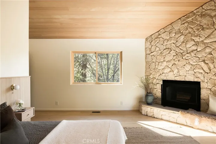 27467 Bay Shore Drive, Lake Arrowhead, California 92352
