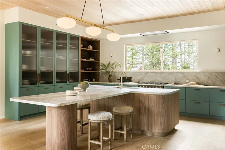 27467 Bay Shore Drive, Lake Arrowhead, California 92352