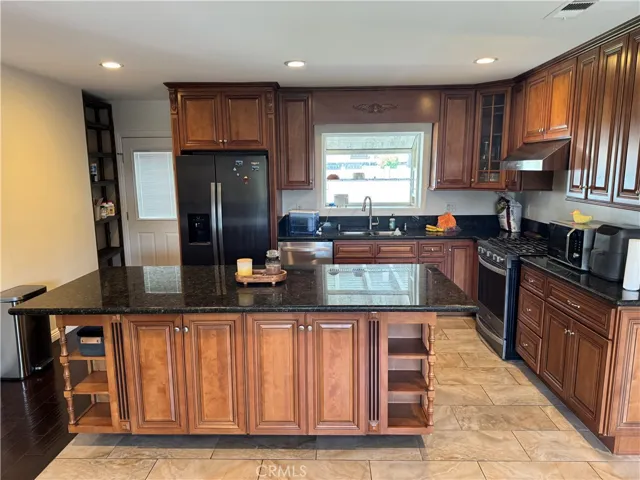 9757 Columbus Avenue, North Hills, California 91343