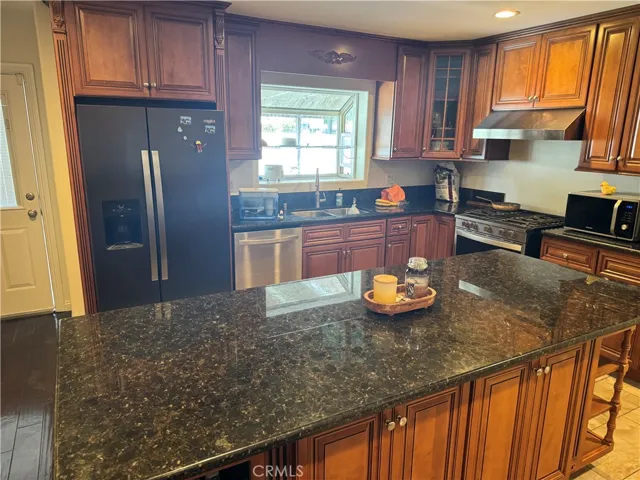 9757 Columbus Avenue, North Hills, California 91343