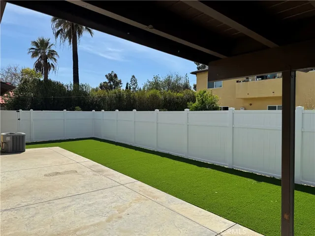 9757 Columbus Avenue, North Hills, California 91343