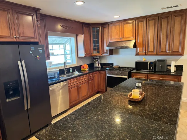 9757 Columbus Avenue, North Hills, California 91343