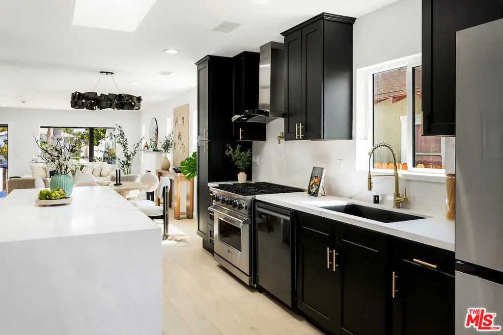 3963 3rd Avenue, Los Angeles, California 90008 home-pic-9