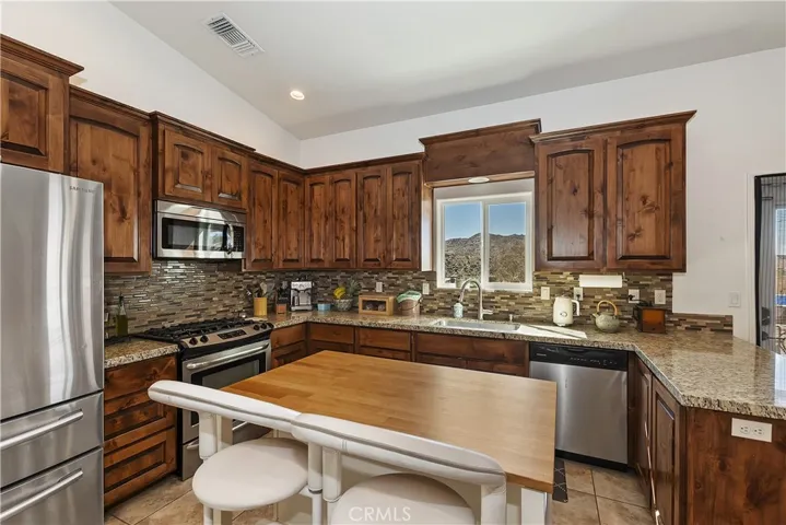 54425 Pinon Drive, Yucca Valley, California 92284