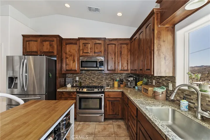 54425 Pinon Drive, Yucca Valley, California 92284