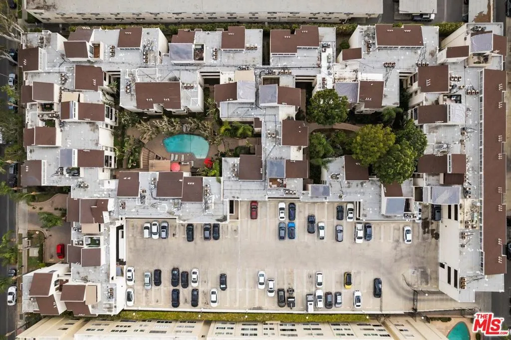 5325 Newcastle Avenue 338, Encino, California 91316 home-pic-45