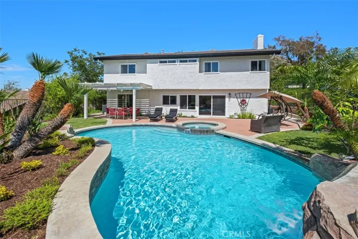 1039 S Road Runner Road, Anaheim Hills, California 92807