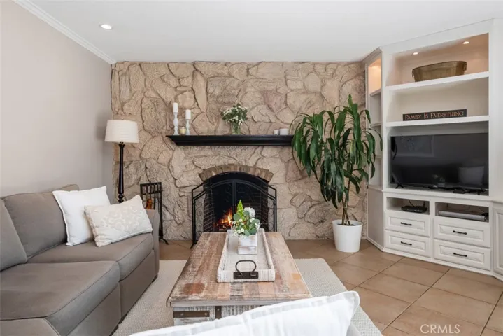 1039 S Road Runner Road, Anaheim Hills, California 92807