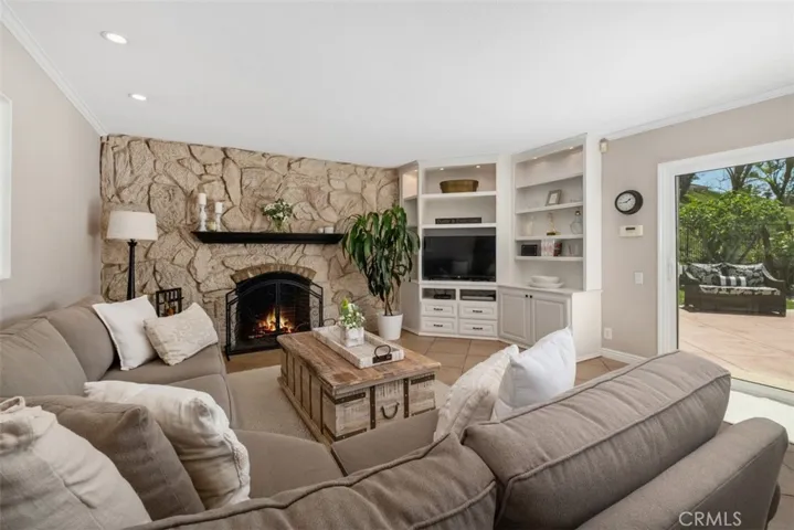 1039 S Road Runner Road, Anaheim Hills, California 92807