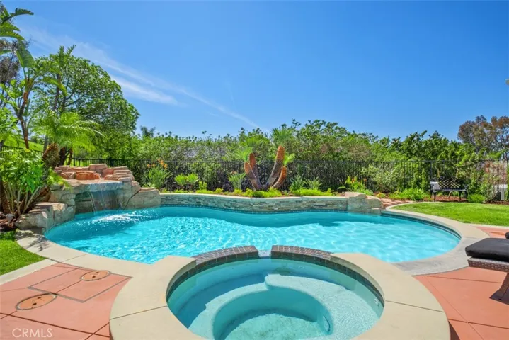 1039 S Road Runner Road, Anaheim Hills, California 92807
