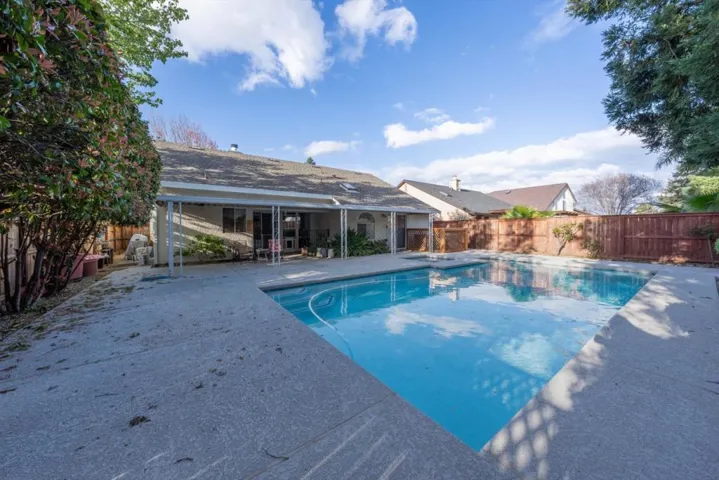 1233 Chablis Circle, Roseville, California 95747