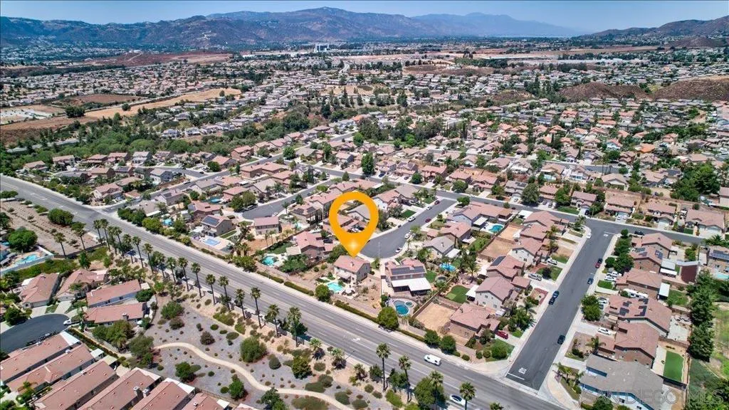 23744 Tatia Ct, Murrieta, California 92562 home-pic-3