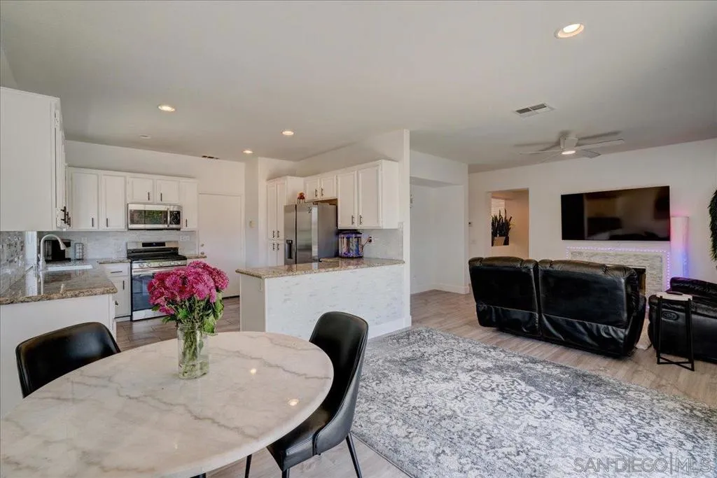 23744 Tatia Ct, Murrieta, California 92562 home-pic-24