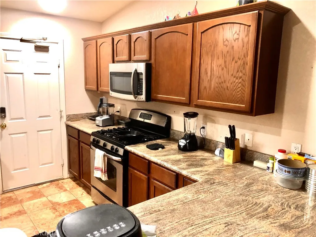 6855 Manzanita Avenue, 29 Palms, California 92277 home-pic-4
