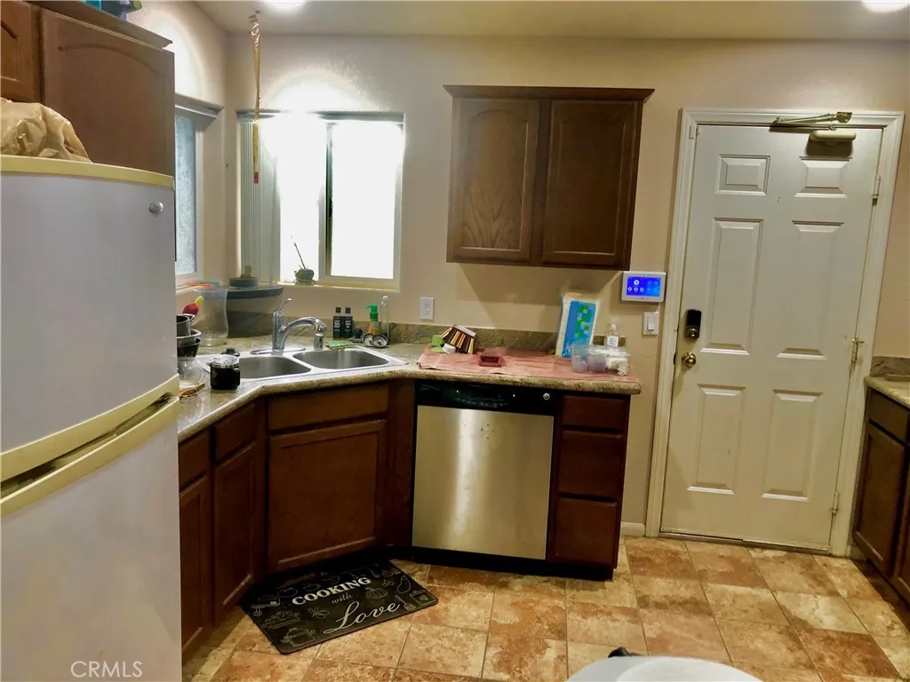 6855 Manzanita Avenue, 29 Palms, California 92277 home-pic-3